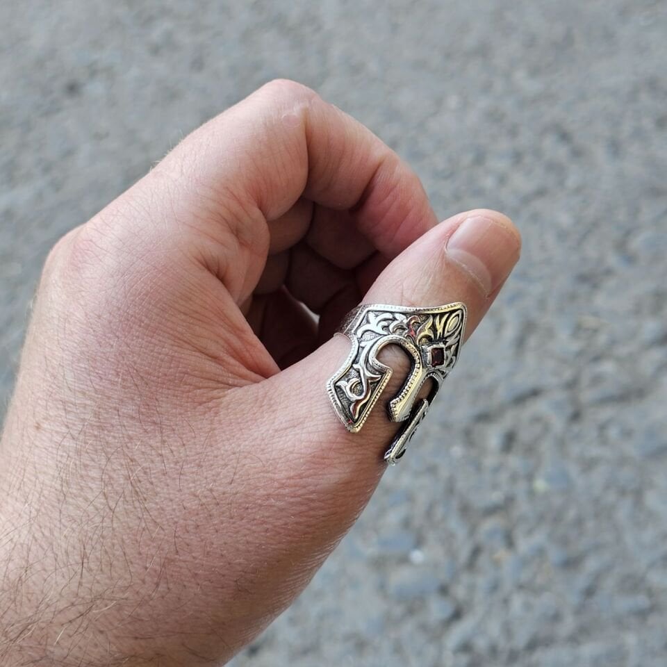 Kırmızı Zirkon taşlı 925 Ayar Miğfer model Başparmağı Yüzüğü