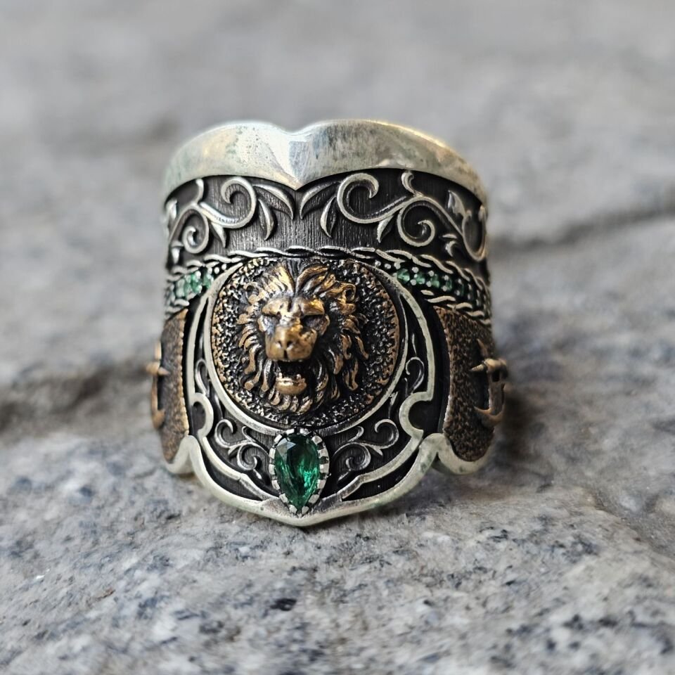 Aslan figürü işlemeli 925 Ayar  Başparmağı Yüzüğü