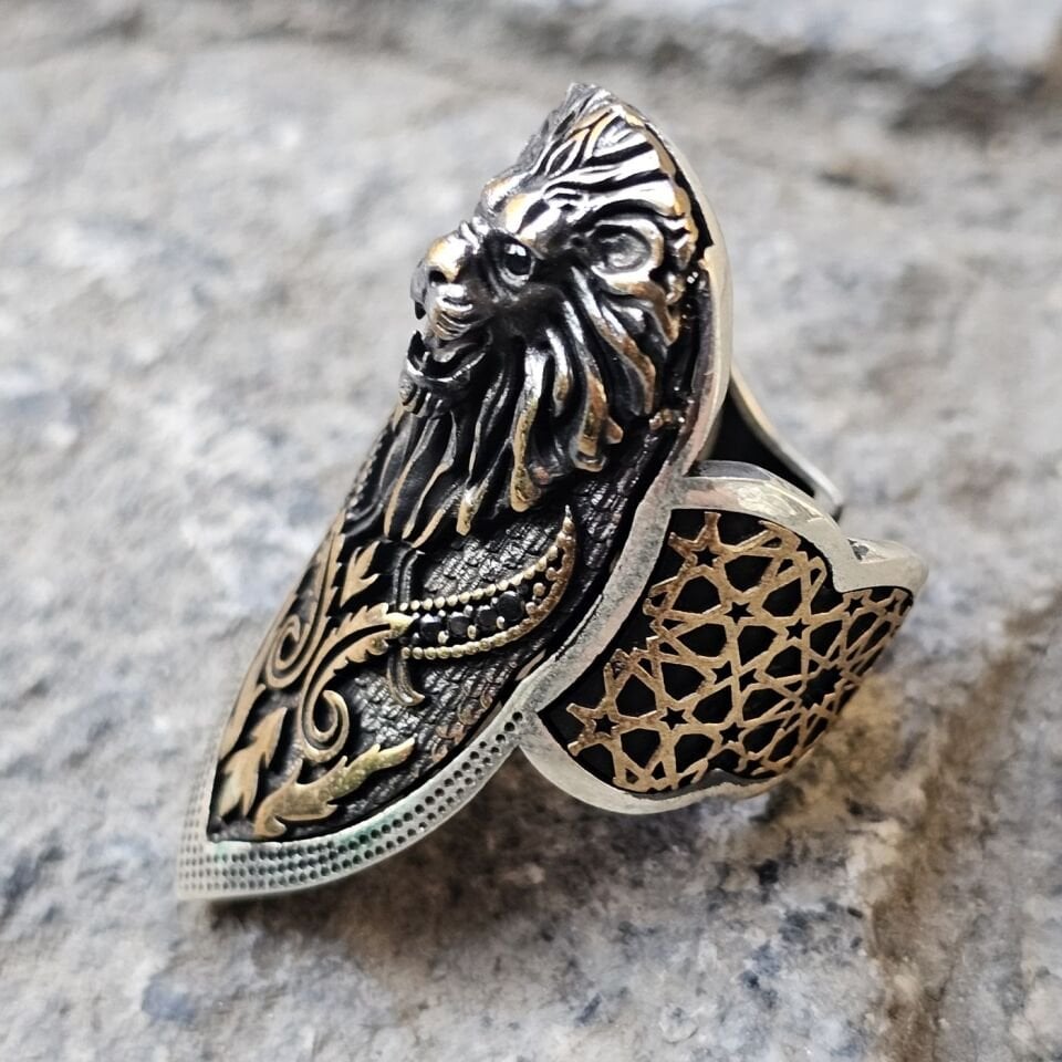 Aslan figürü model Kılıç işlemeli 925 Ayar  Başparmağı Yüzüğü