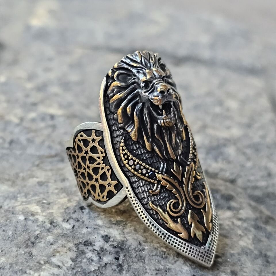 Aslan figürü model Kılıç işlemeli 925 Ayar  Başparmağı Yüzüğü
