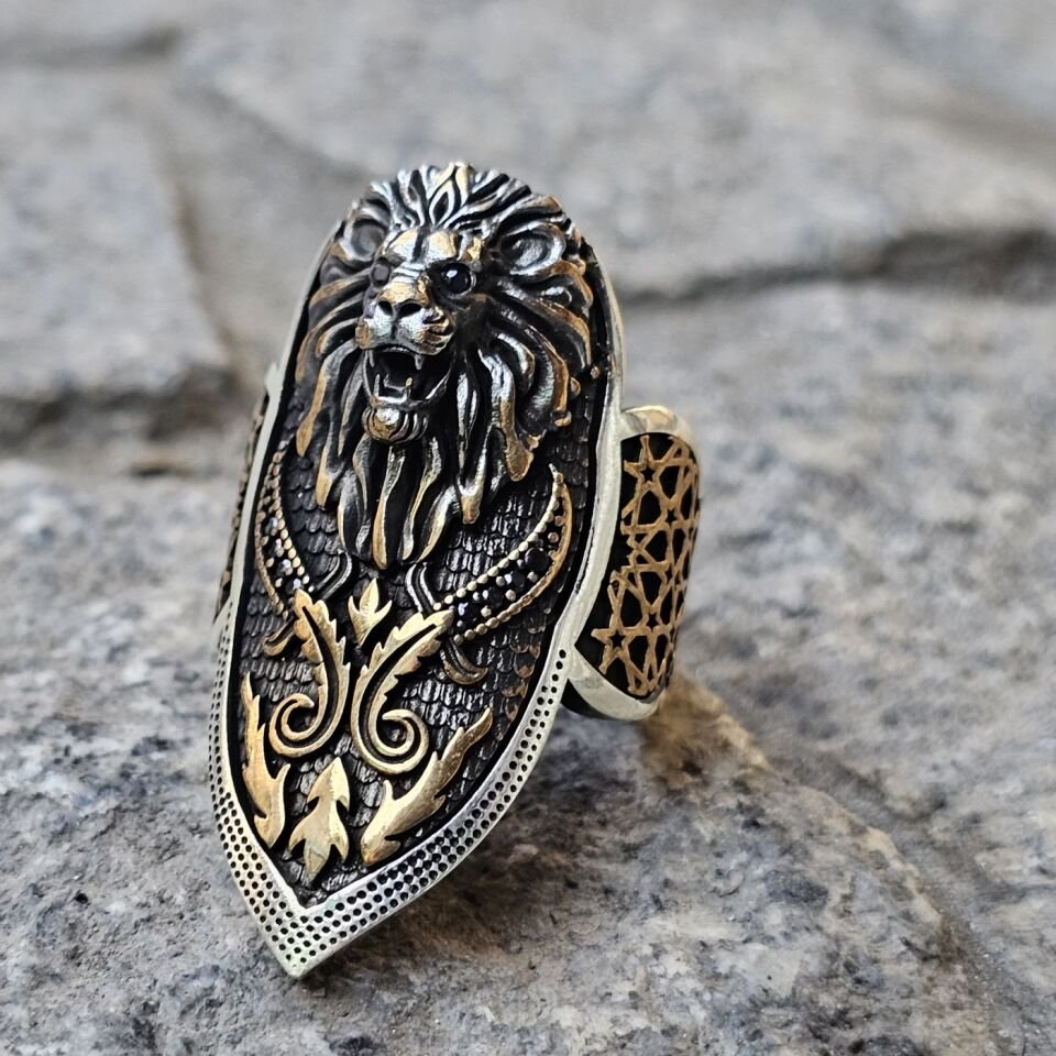 Aslan figürü model Kılıç işlemeli 925 Ayar  Başparmağı Yüzüğü
