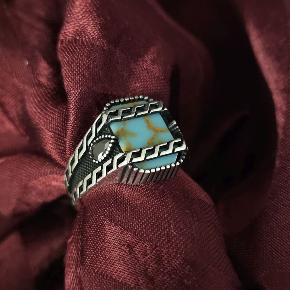 Gurmet işlemeli 925 Ayar taşlı Gümüş Yüzük