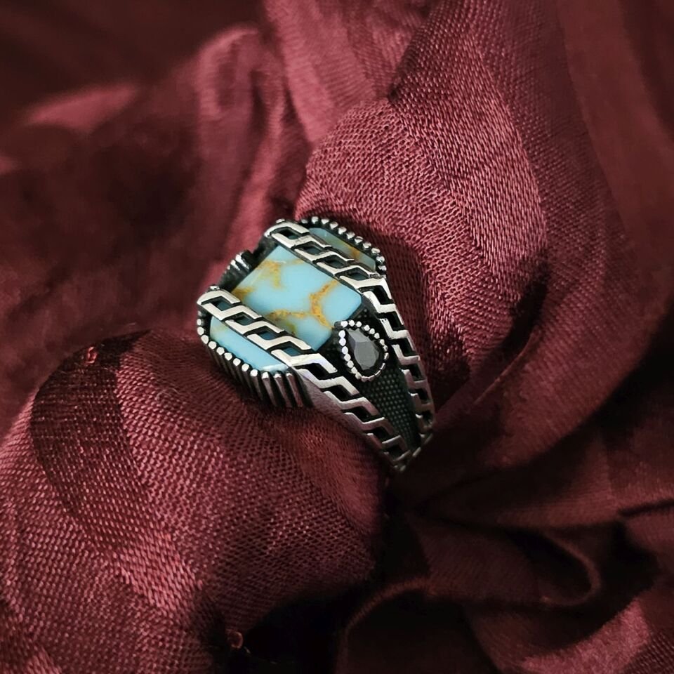 Gurmet işlemeli 925 Ayar taşlı Gümüş Yüzük