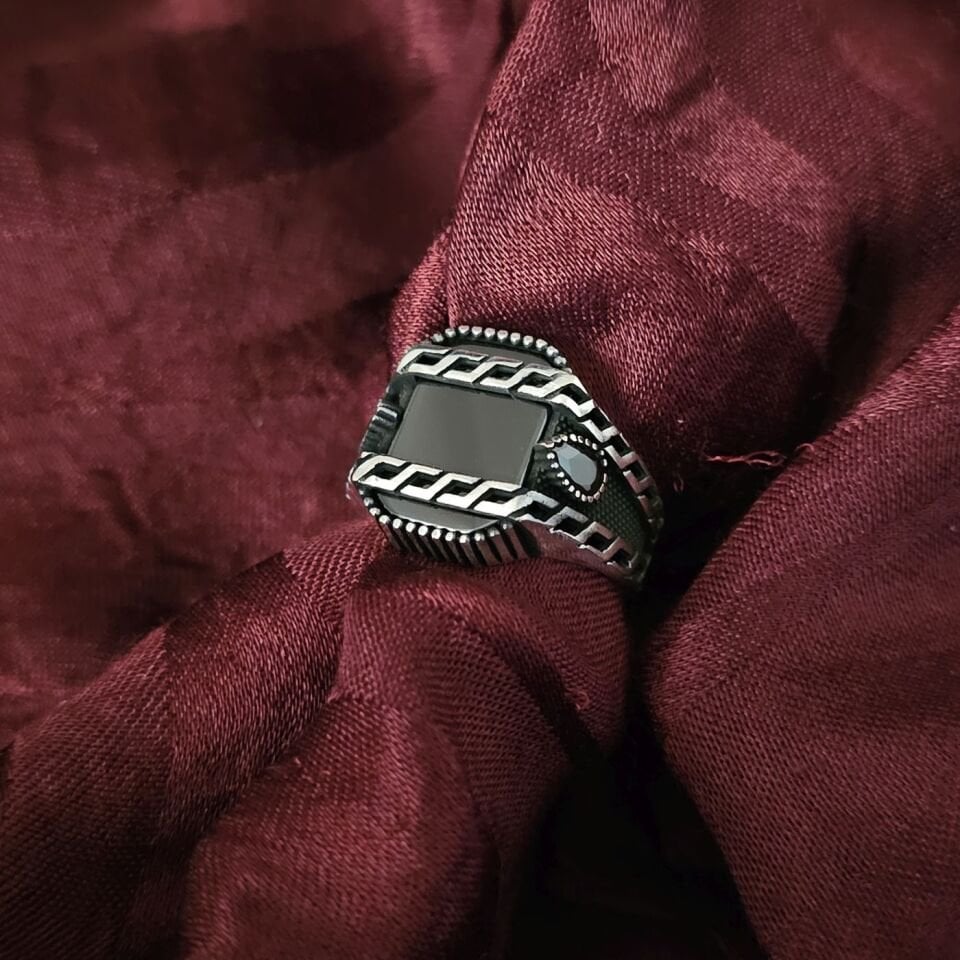 Gurmet işlemeli 925 Ayar taşlı Gümüş Yüzük