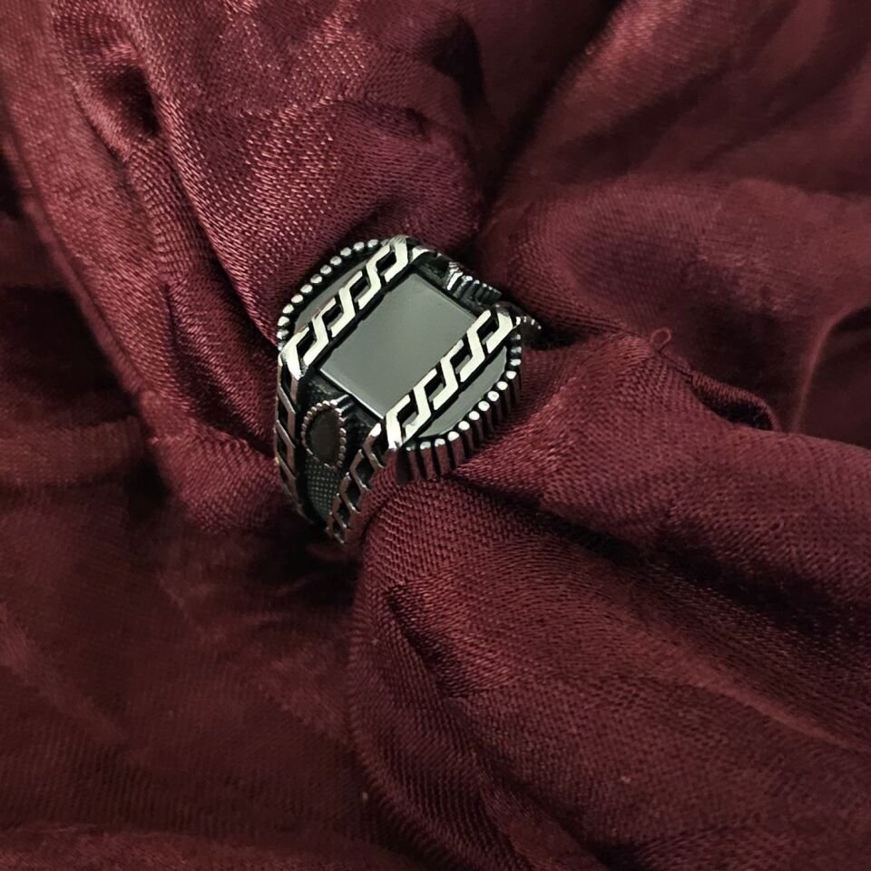 Gurmet işlemeli 925 Ayar taşlı Gümüş Yüzük