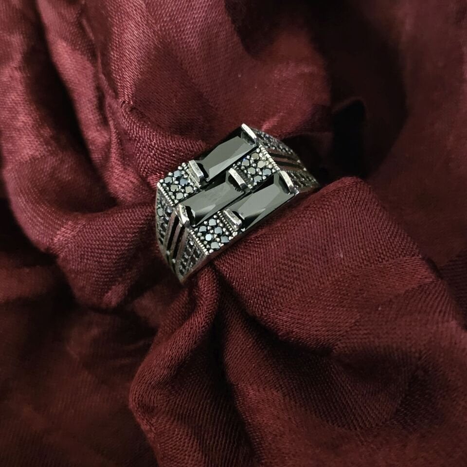 Yeni Tasarım baget taşlı 925 Ayar Gümüş Yüzük