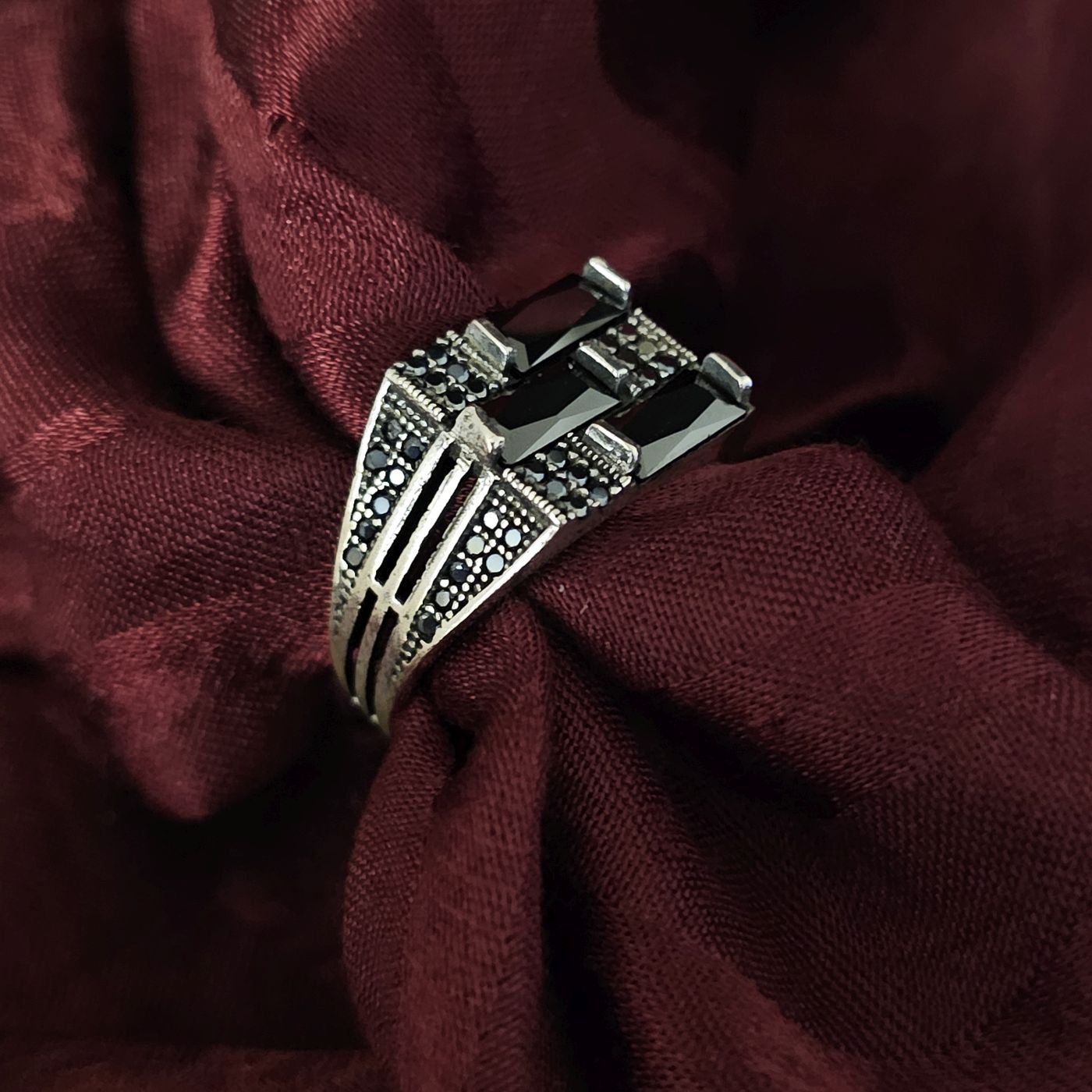 Yeni Tasarım baget taşlı 925 Ayar Gümüş Yüzük