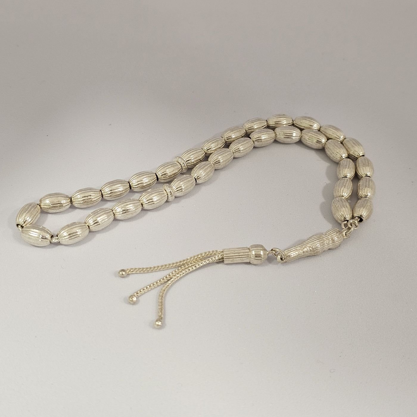 Kalem işçilikli Arpa kesim 925 Ayar Saf Gümüş Tesbih