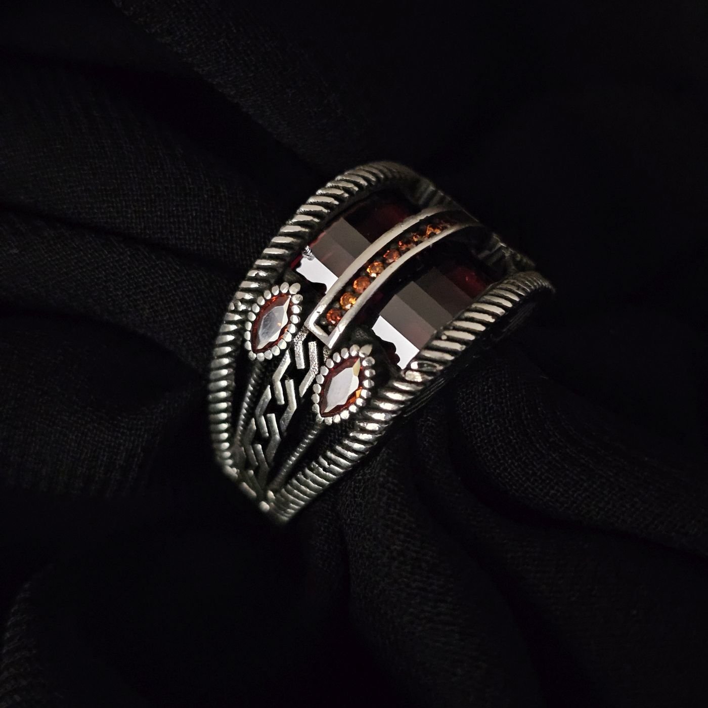 Yeni Tasarım Zirkon taşlı 925 Ayar Gümüş Yüzük