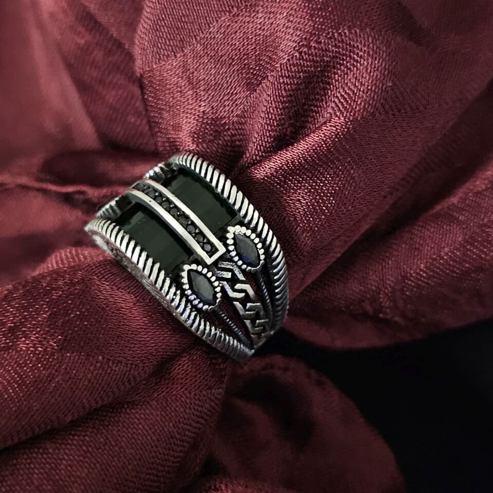 Yeni Tasarım Zirkon taşlı 925 Ayar Gümüş Yüzük