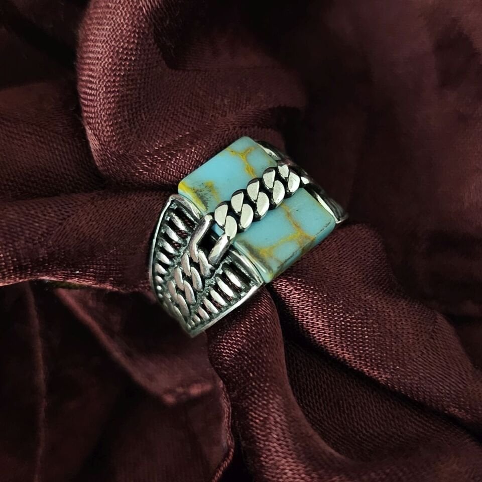 Gurmet işlemeli 925 Ayar taşlı Gümüş Yüzük