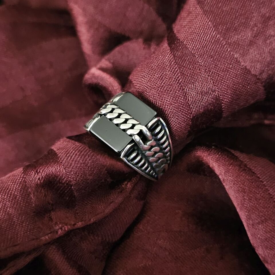 Gurmet işlemeli 925 Ayar taşlı Gümüş Yüzük