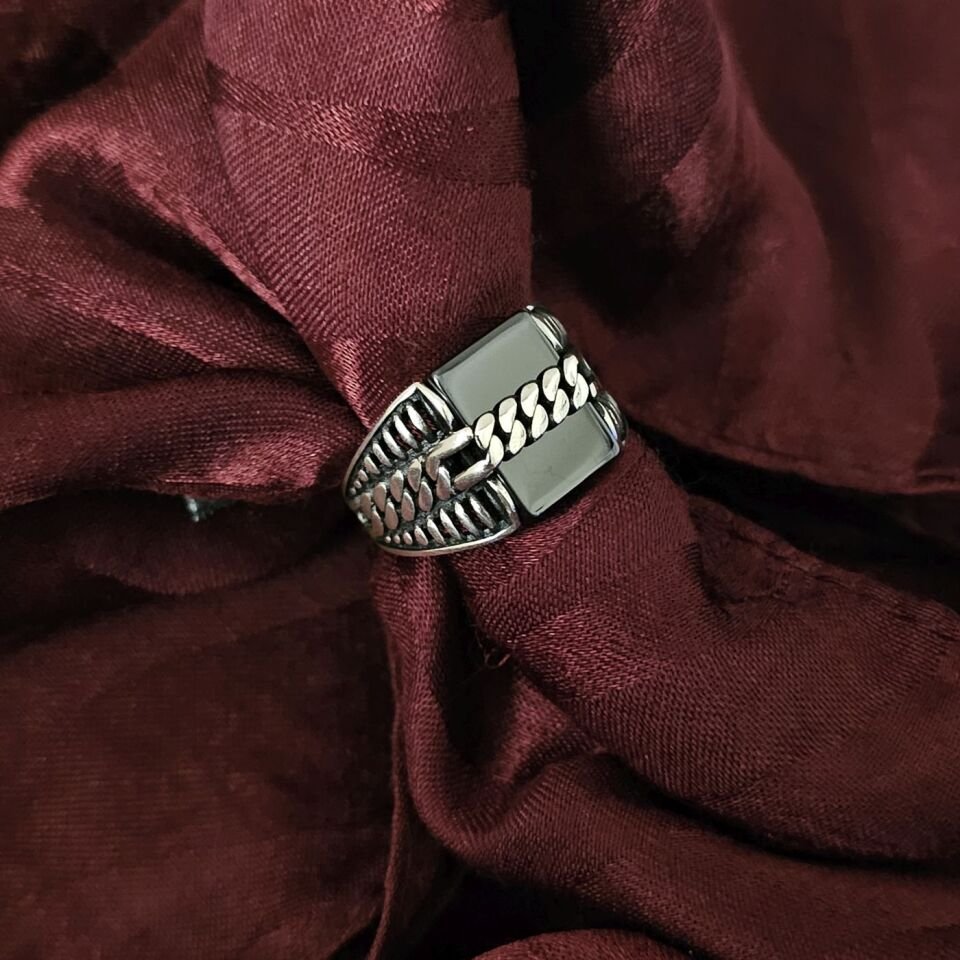 Gurmet işlemeli 925 Ayar taşlı Gümüş Yüzük