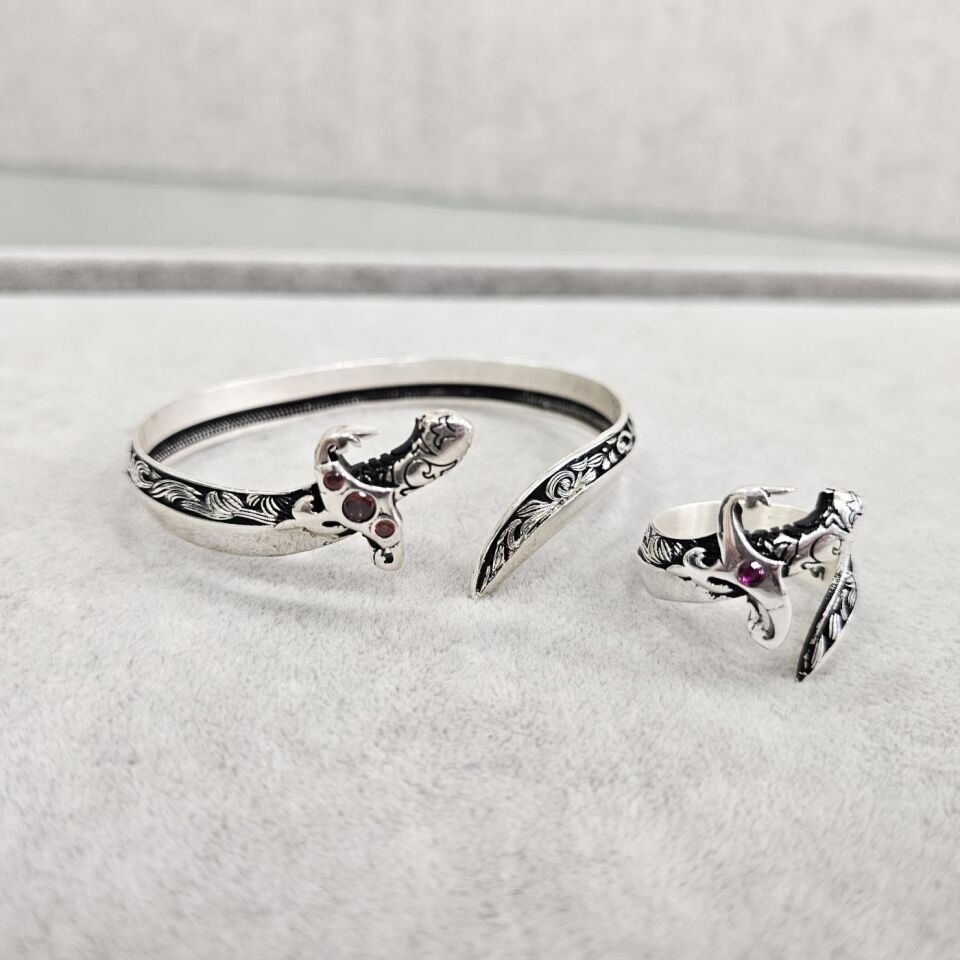 Kılıç Model Zirkon taşlı 925 Ayar Erkek Yüzük ve Kelepçe Bileklik Set