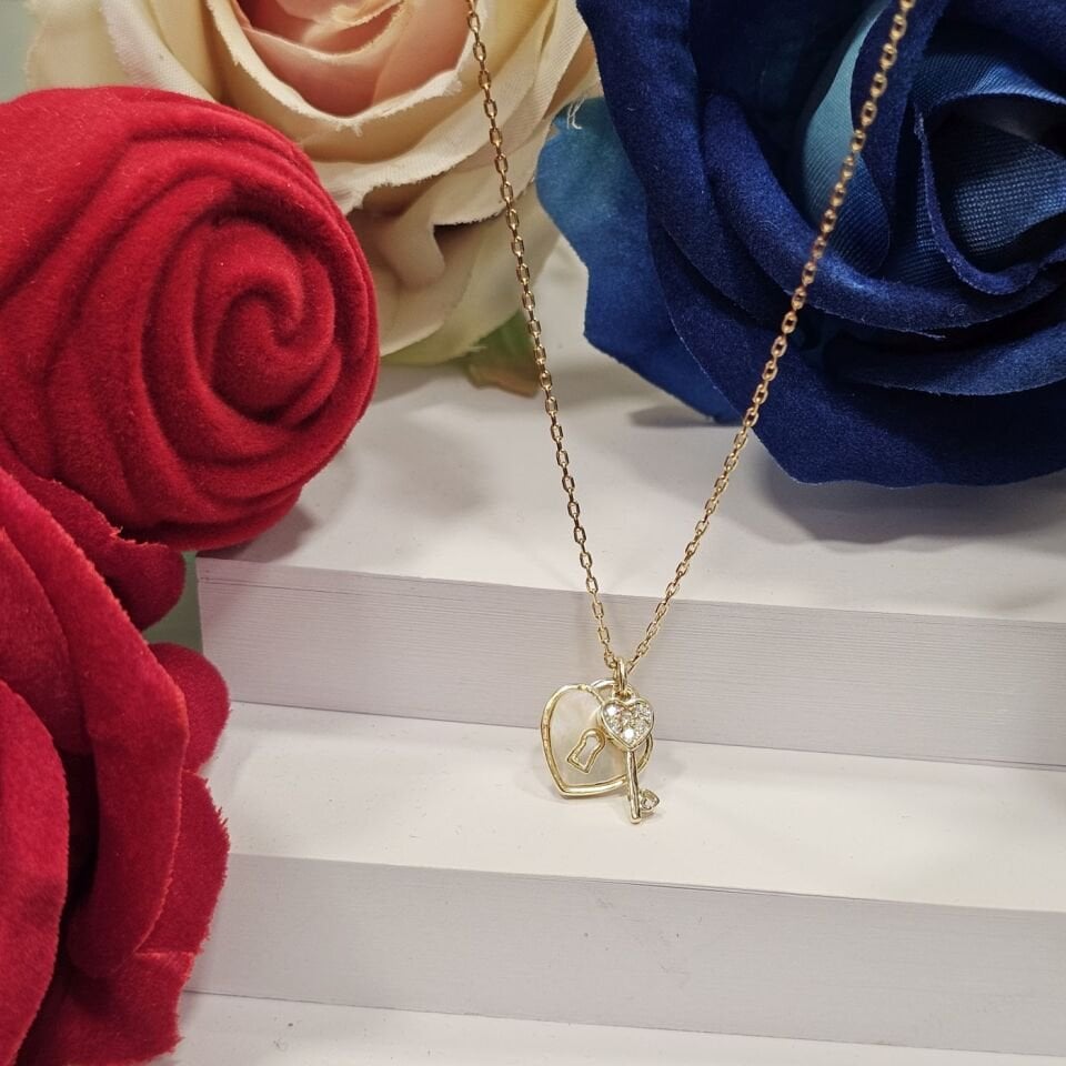 925 Ayar Gümüş Gold Kaplama Kilit Kalp Kolye