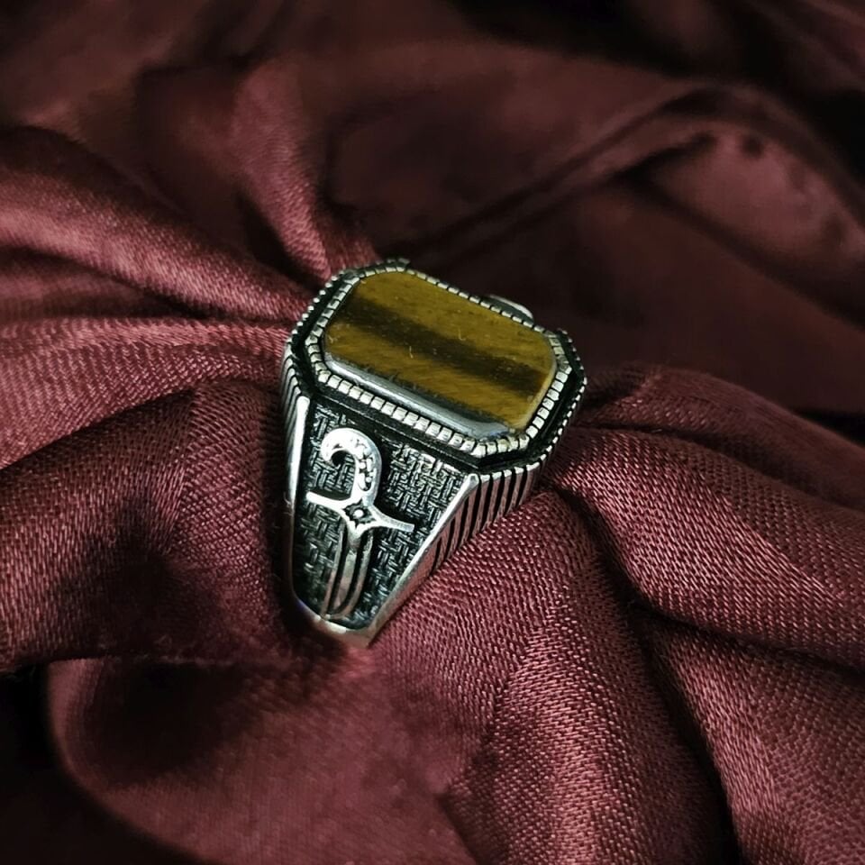 Kılıç işlemeli 925 Ayar taşlı Gümüş Yüzük