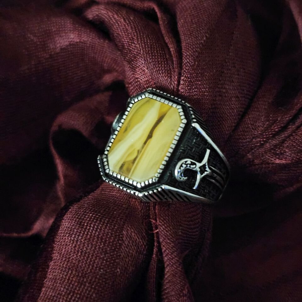 Kılıç işlemeli 925 Ayar taşlı Gümüş Yüzük