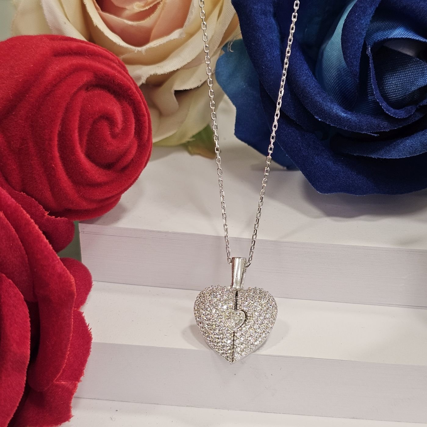 925 Ayar Gümüş Lüks Tasarım Kalpli Açılır Melek Kanadı