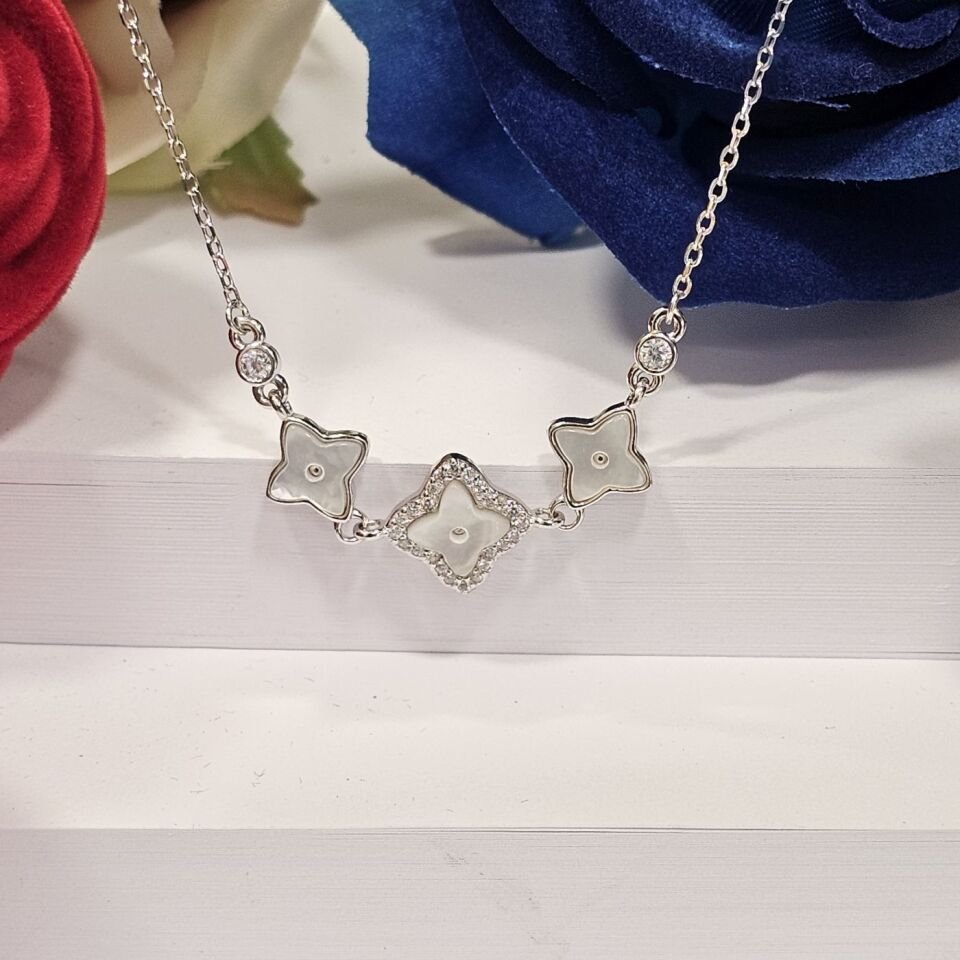 Yonca Model 925 Ayar Kadın Gümüş Kolye