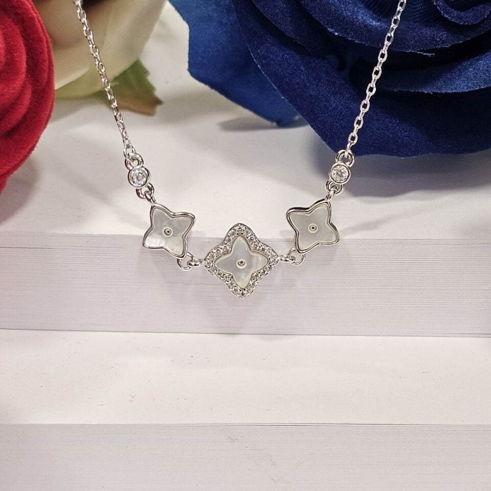 Yonca Model 925 Ayar Kadın Gümüş Kolye