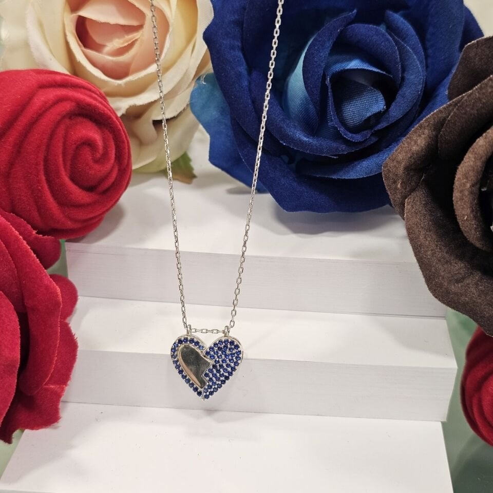 Açılabilen Mıknatıslı Lacivert Mikro Zirkon işlemeli Kalp Kadın Kolye