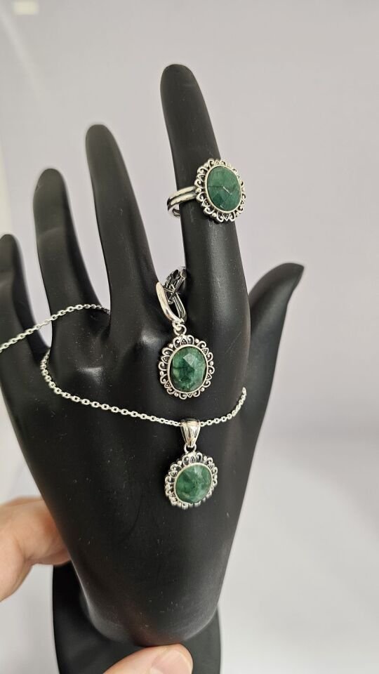 925 Ayar Gümüş Doğal Zümrüt taşlı Kadın Yüzük