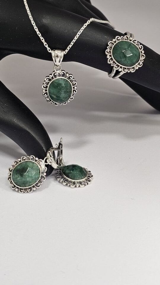 925 Ayar Gümüş Doğal Zümrüt taşlı Kadın Yüzük