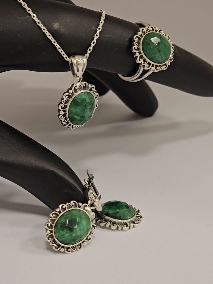 925 Ayar Gümüş Doğal Zümrüt taşlı Kadın Yüzük