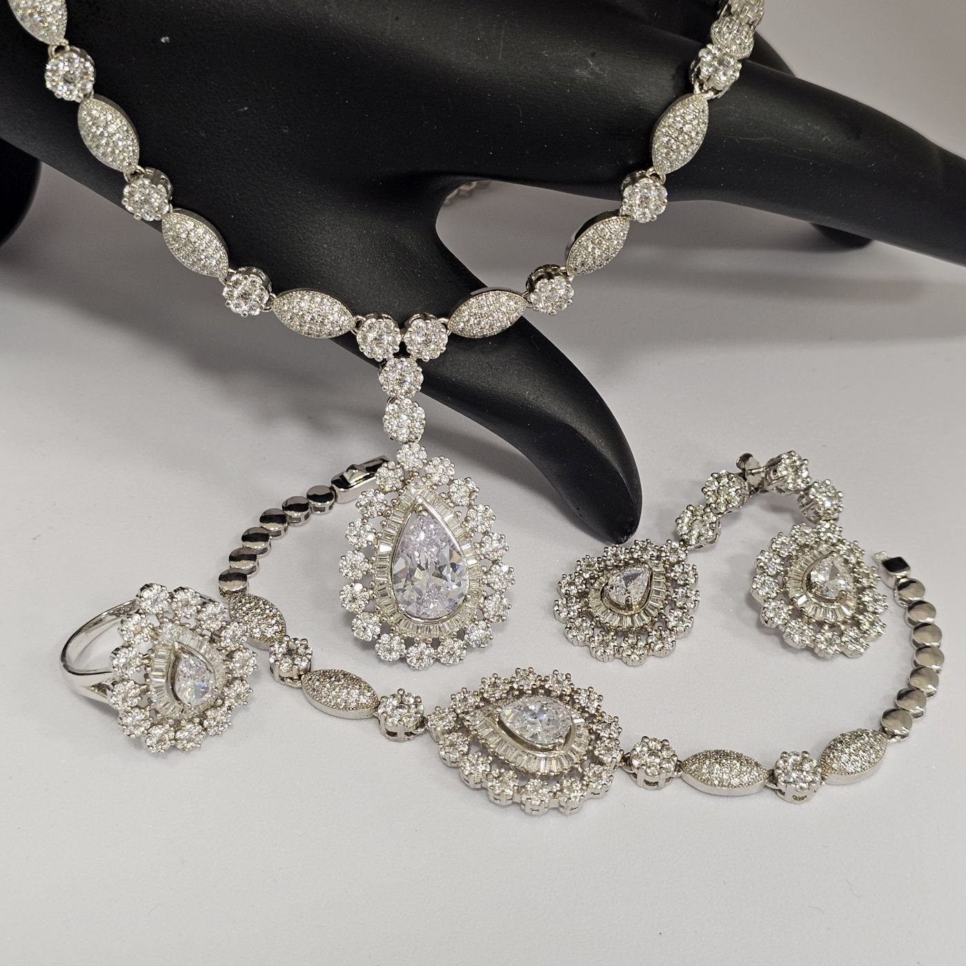 925 Ayar Gümüş Elmas Montür Zirkon Taşlı Rodyumlu Kadın Set