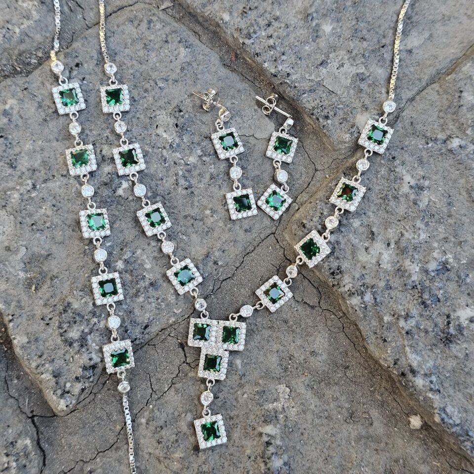 925 Ayar Gümüş Kristal Kesim Yeşil Zirkon Taşlı Rodyumlu Kadın Set
