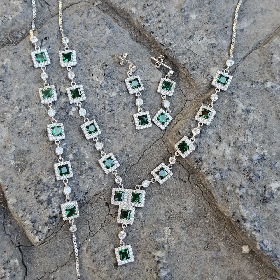 925 Ayar Gümüş Kristal Kesim Yeşil Zirkon Taşlı Rodyumlu Kadın Set