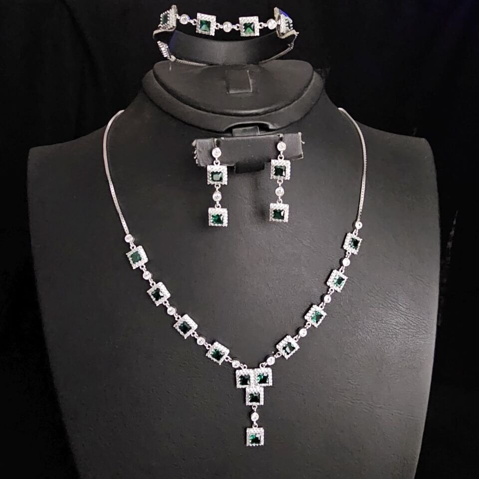 925 Ayar Gümüş Kristal Kesim Yeşil Zirkon Taşlı Rodyumlu Kadın Set