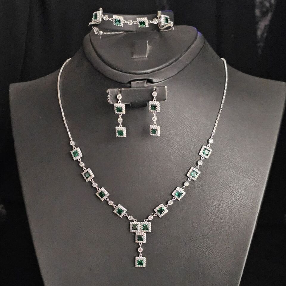 925 Ayar Gümüş Kristal Kesim Yeşil Zirkon Taşlı Rodyumlu Kadın Set
