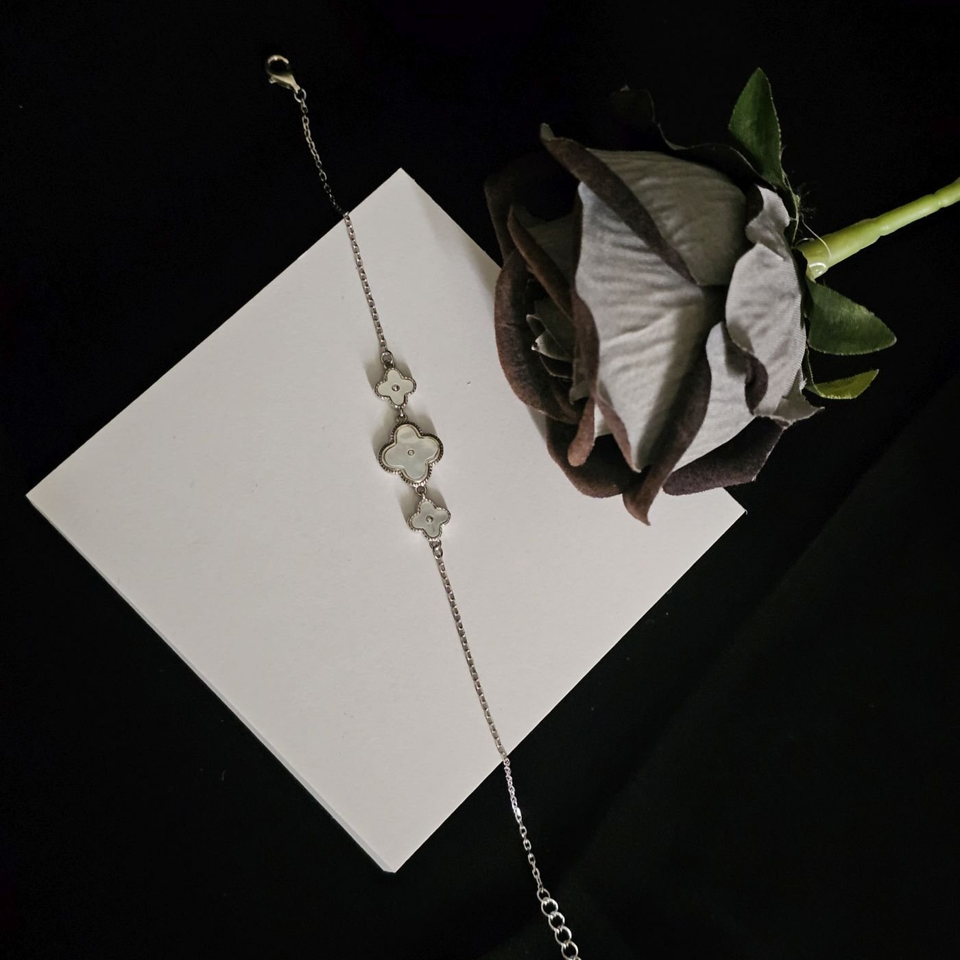 925 Ayar Yonca Şans Model Beyaz Sedef Taşlı Kadın Bilekliği