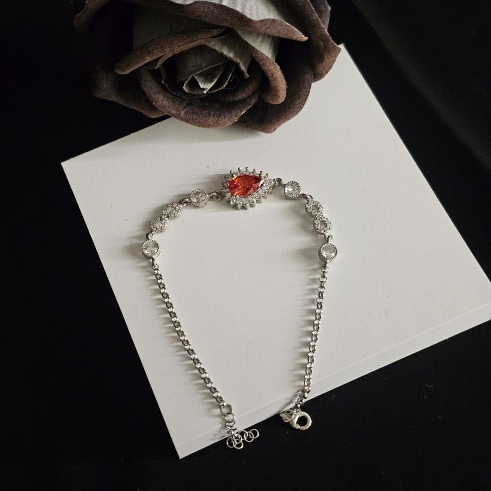 925 Ayar Gümüş Sonsuzluk simgeli Mikrotaş işlemeli Ruby Kırmızı Zirkon Taşlı Kadın Bilekliği