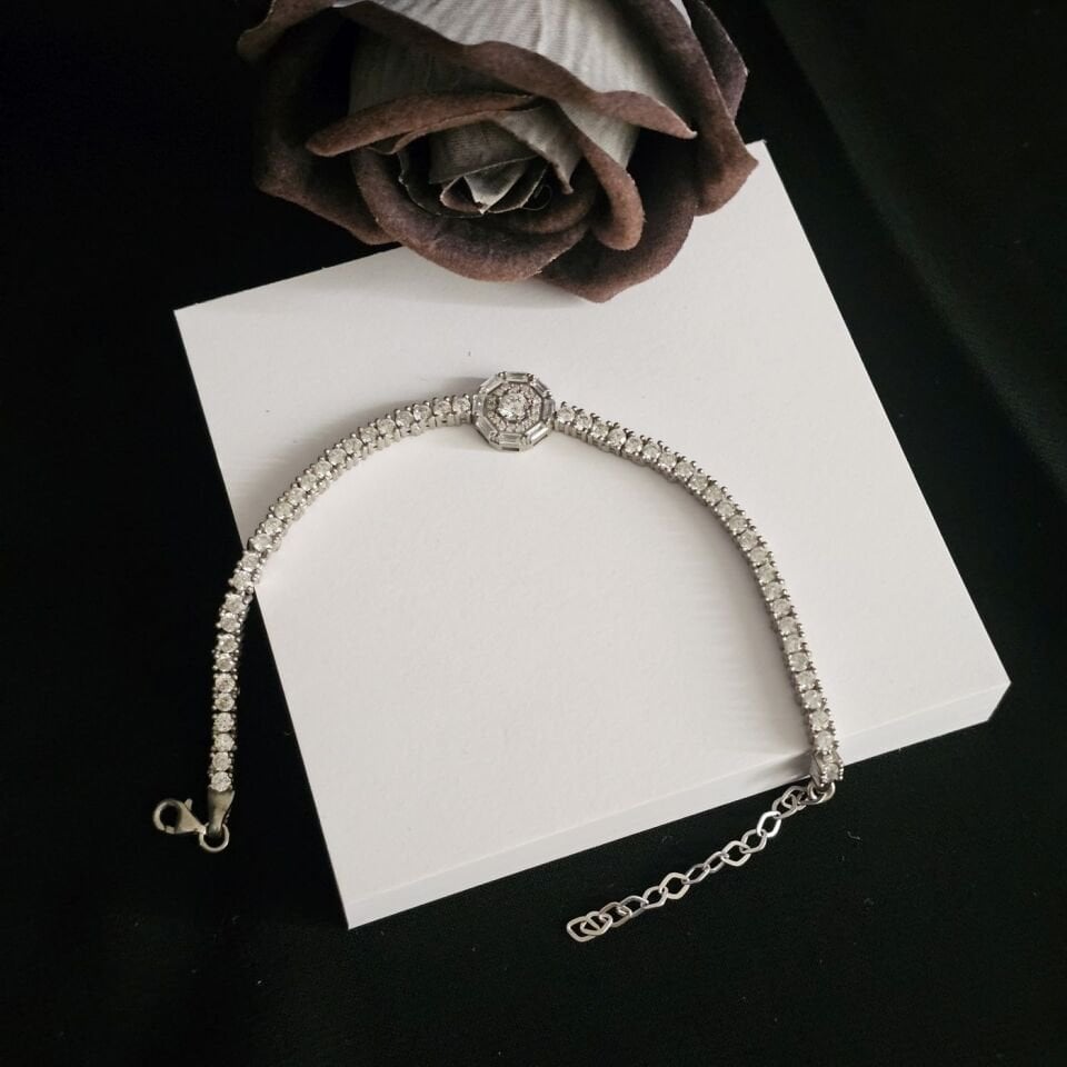 925 Ayar Gümüş Atom Taş işlemeli Rodyum Kaplama Su yolu model Kadın Bilekliği