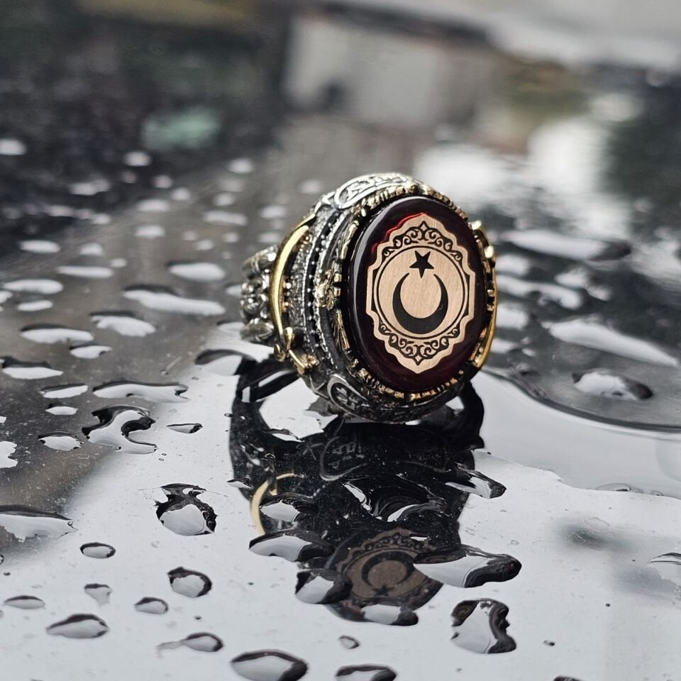 925 Ayar Gümüş Sıkma Kehribar Taşlı Üzeri Ay Yıldız Model yanları Zülfikar İşlemeli  Erkek Yüzük