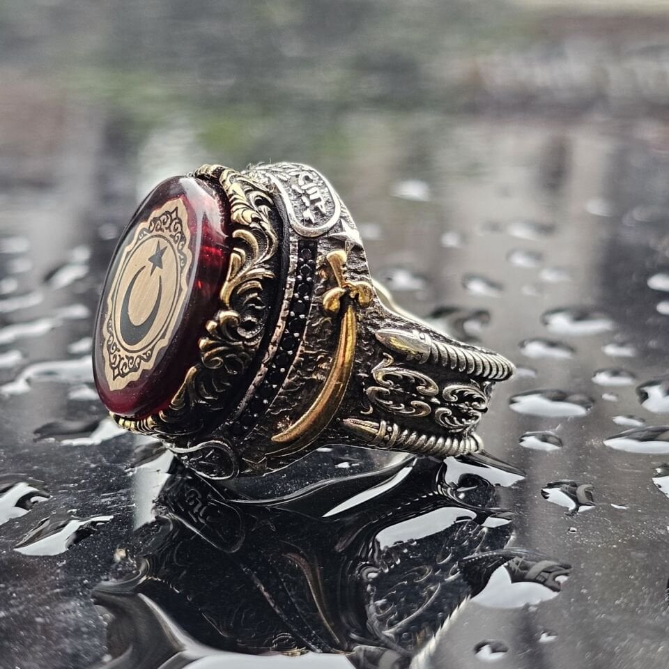 925 Ayar Gümüş Sıkma Kehribar Taşlı Üzeri Ay Yıldız Model yanları Zülfikar İşlemeli  Erkek Yüzük