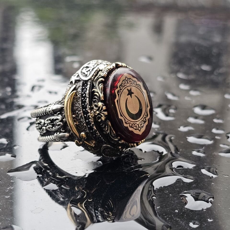 925 Ayar Gümüş Sıkma Kehribar Taşlı Üzeri Ay Yıldız Model yanları Zülfikar İşlemeli  Erkek Yüzük