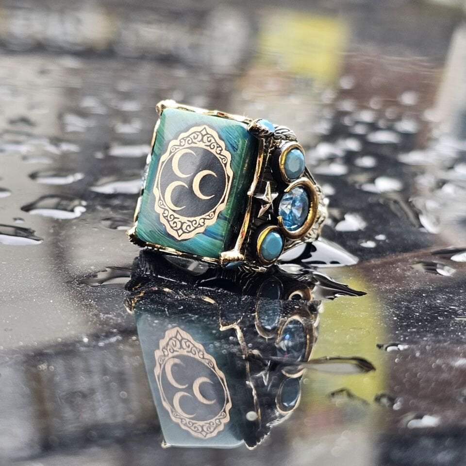 925 Ayar Gümüş Dikdörtgen Sıkma Kehribar Taşlı Üzeri Ay Yıldız  İşlemeli  Erkek Yüzük