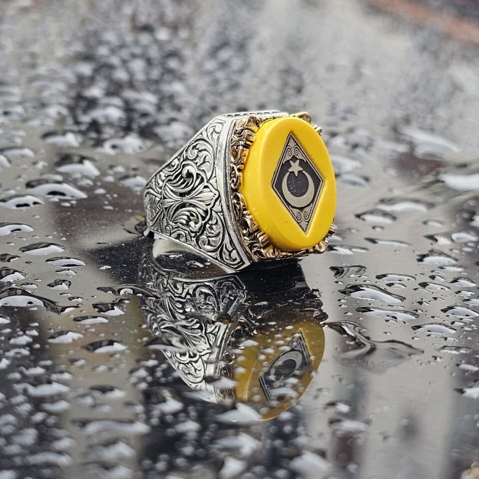 925 Ayar Gümüş Sıkma Kehribar Taş Ay Yıldız işlemeli Oyma Motif Erkek Yüzük