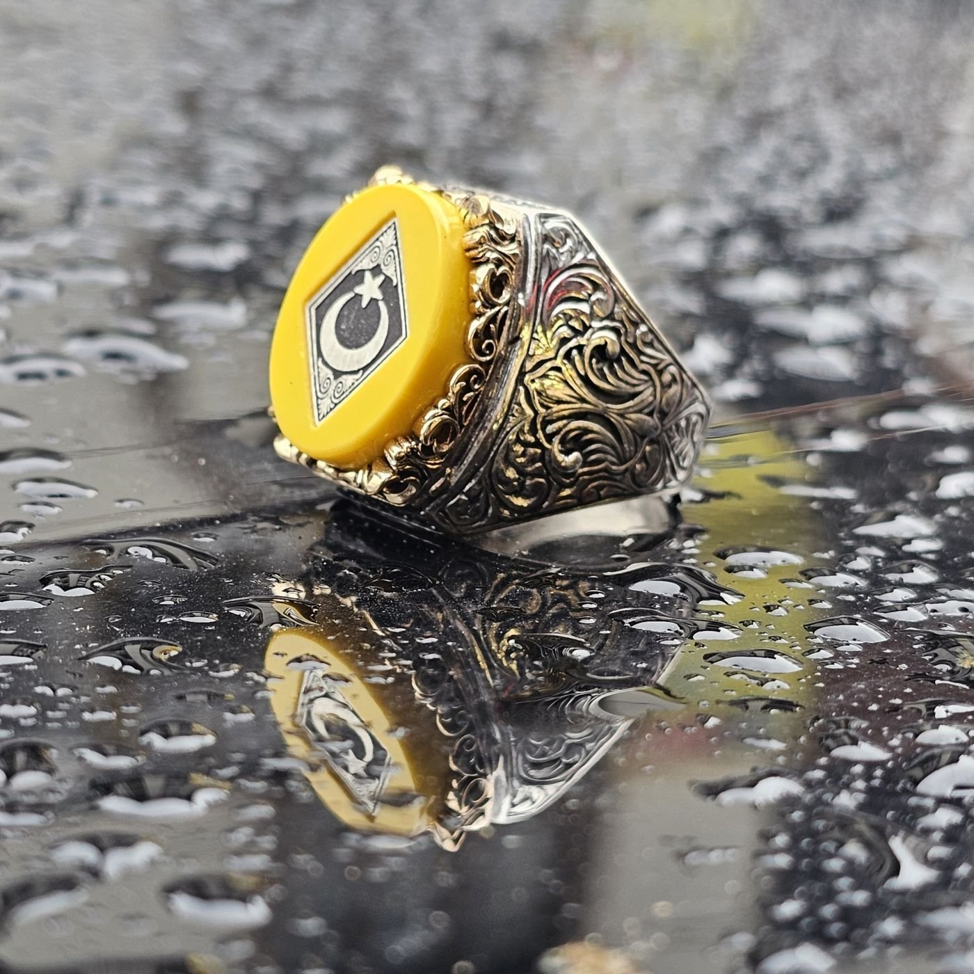 925 Ayar Gümüş Sıkma Kehribar Taş Ay Yıldız işlemeli Oyma Motif Erkek Yüzük