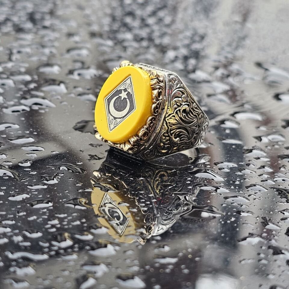 925 Ayar Gümüş Sıkma Kehribar Taş Ay Yıldız işlemeli Oyma Motif Erkek Yüzük