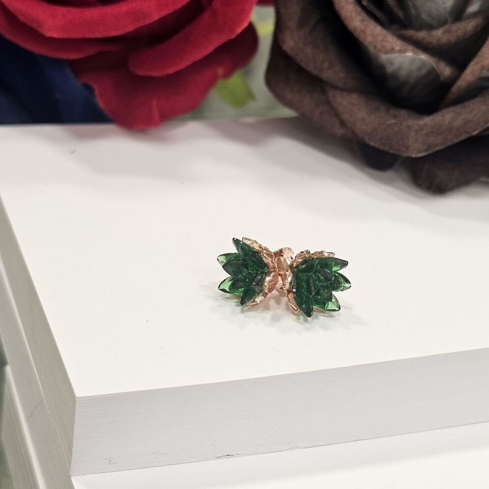 925 Ayar Gümüş Lotus Çiçeği Model Zümrüt taşlı  Kadın Küpe