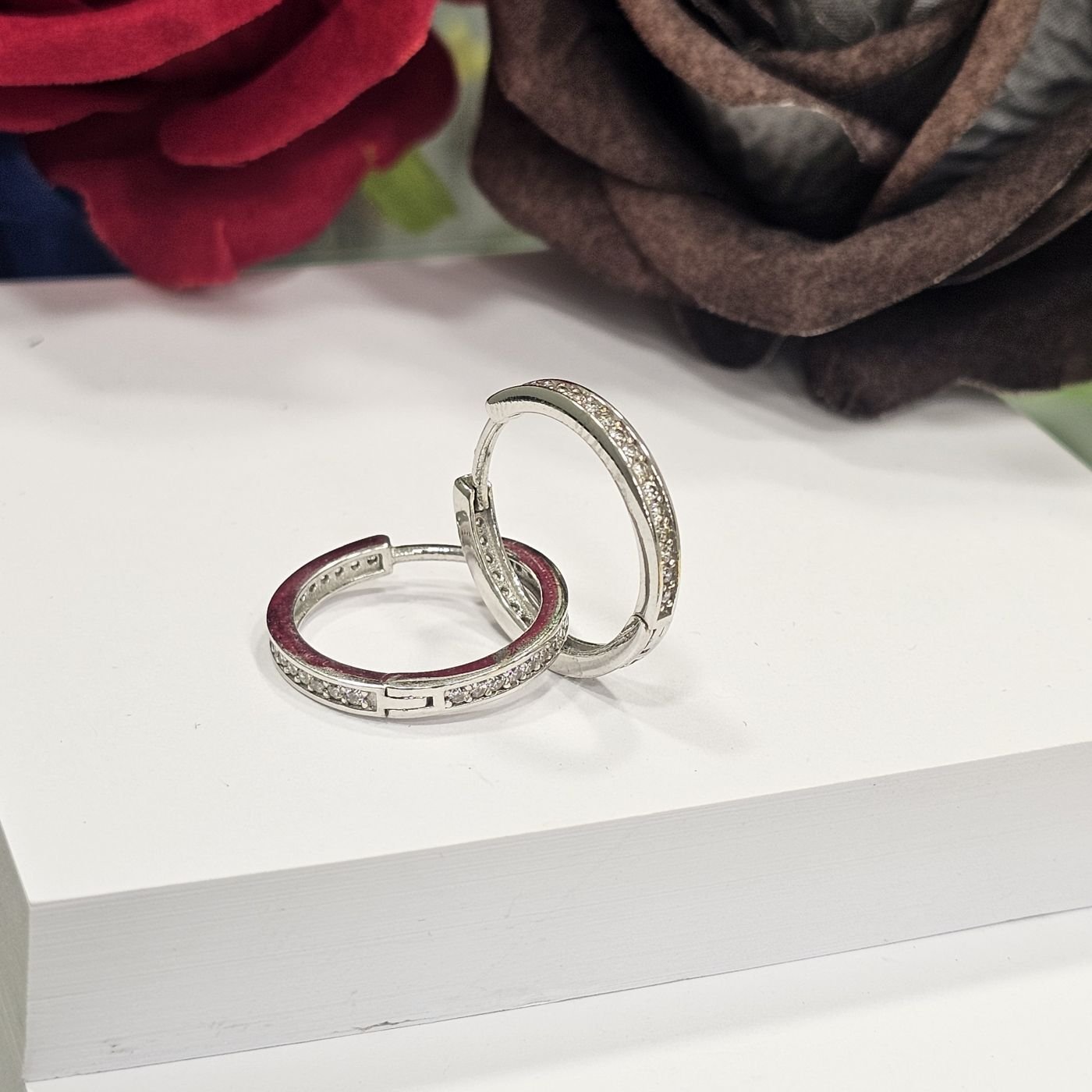 925 Ayar Gümüş rengi taşlı  Kadın Halka Küpe