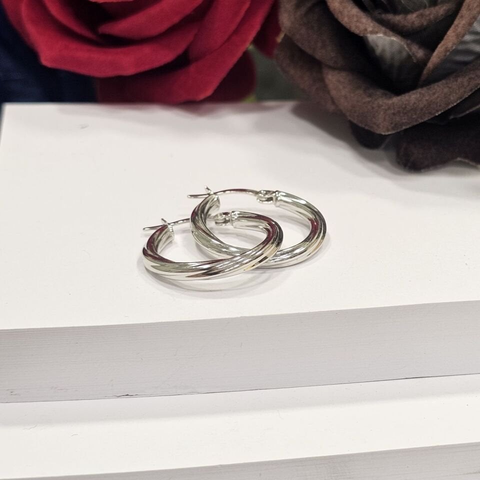 925 Ayar Gümüş Burgu detaylı Kadın Halka Küpe