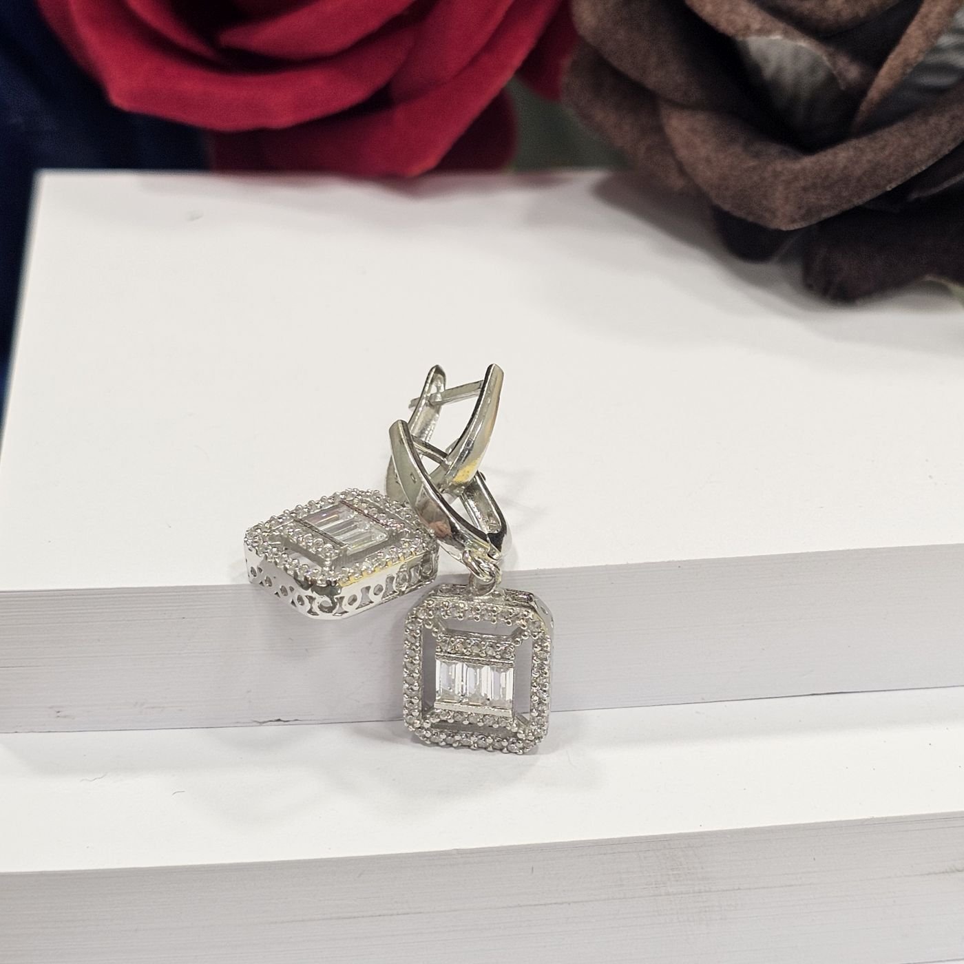 925 Ayar Gümüş Kare Baget Zirkon taşlı  Kadın Küpe