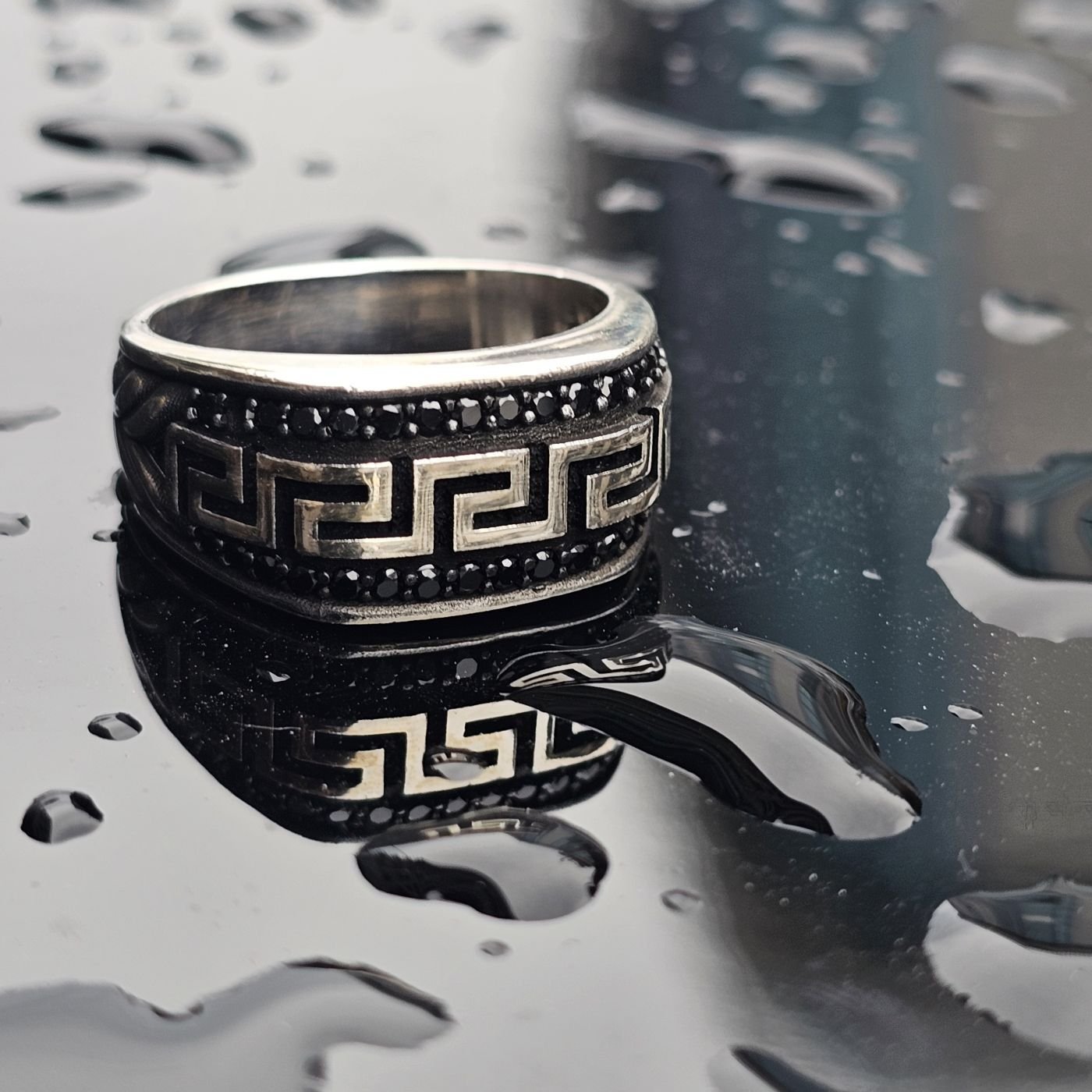 925 Ayar Gümüş Mikrotaşlı Motif İşlemeli Erkek Gümüş Yüzük