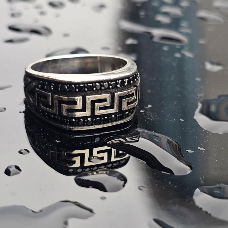 925 Ayar Gümüş Mikrotaşlı Motif İşlemeli Erkek Gümüş Yüzük